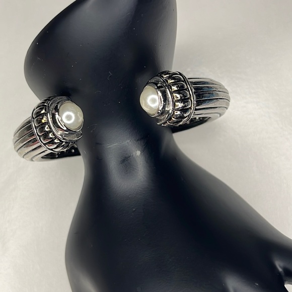 Source Unknown Jewelry Hinged Cuff Silver And Pearl Bracelet Poshmark